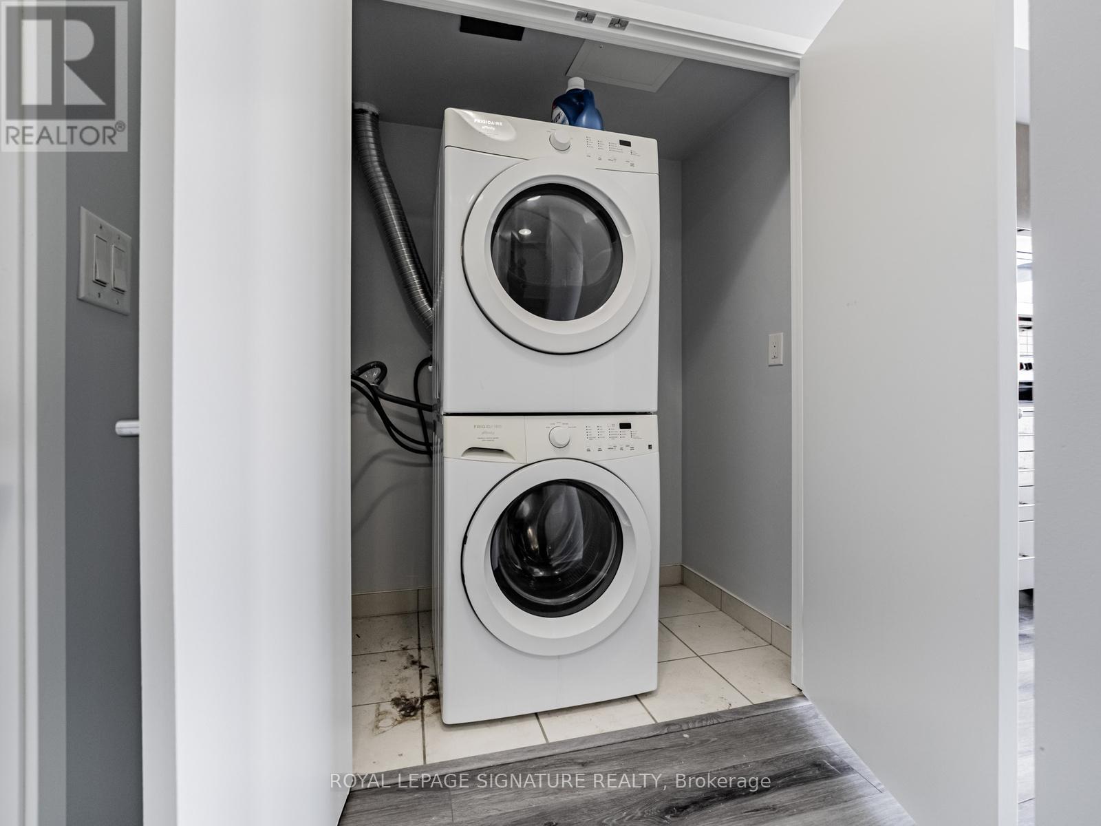 1001 - 360 Square One Drive, Mississauga, Ontario  L5B 0G7 - Photo 18 - W12791878