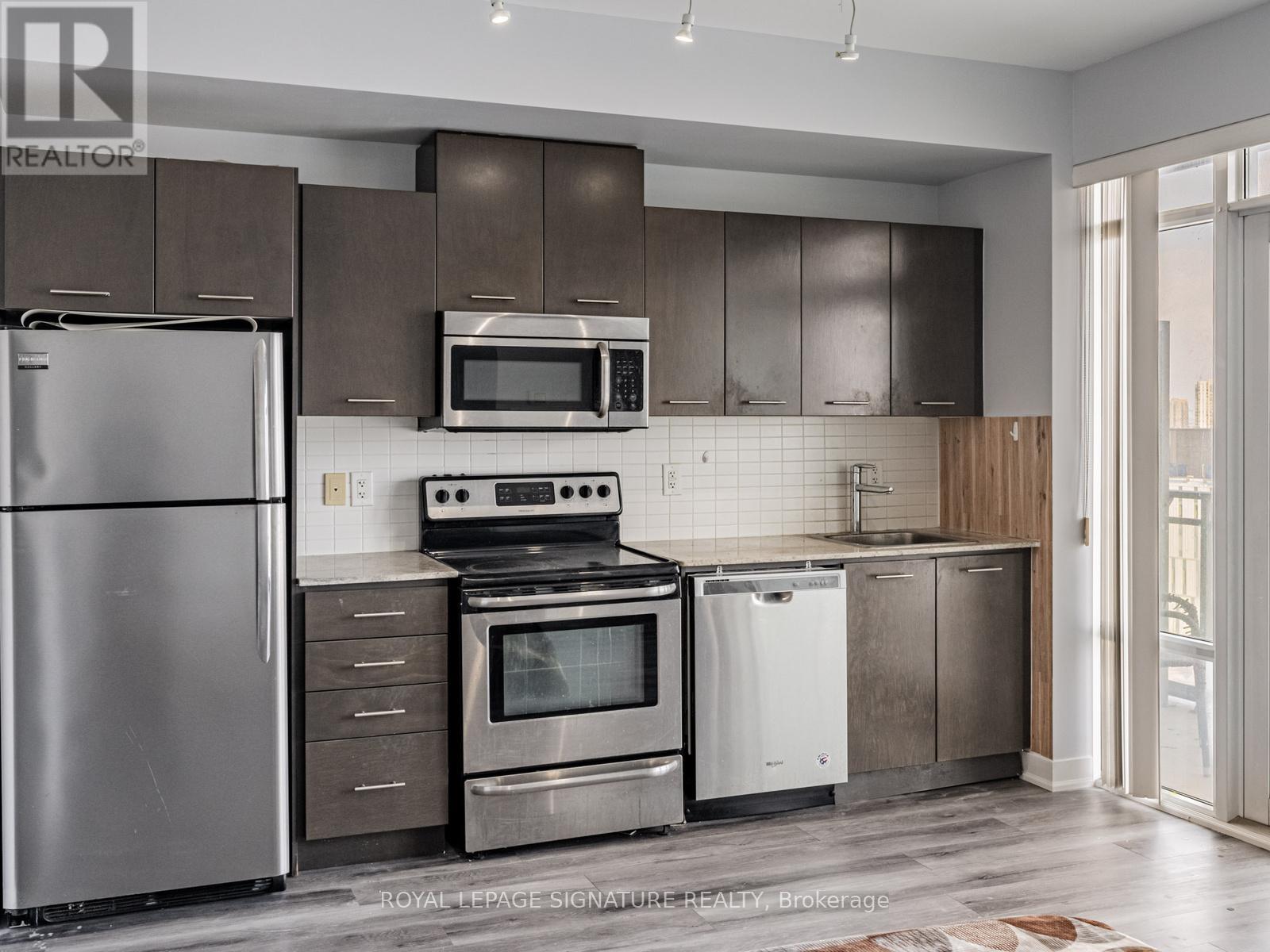 1001 - 360 Square One Drive, Mississauga, Ontario  L5B 0G7 - Photo 4 - W12791878