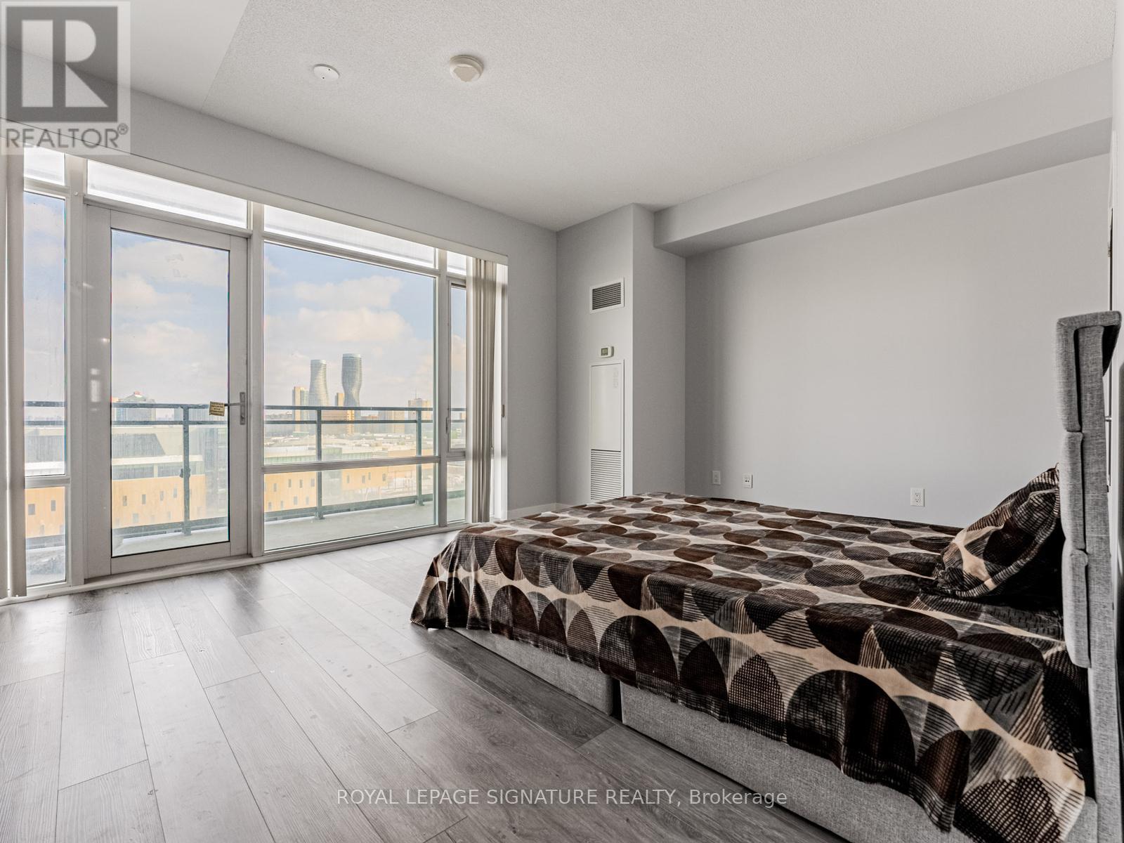 1001 - 360 Square One Drive, Mississauga, Ontario  L5B 0G7 - Photo 7 - W12791878