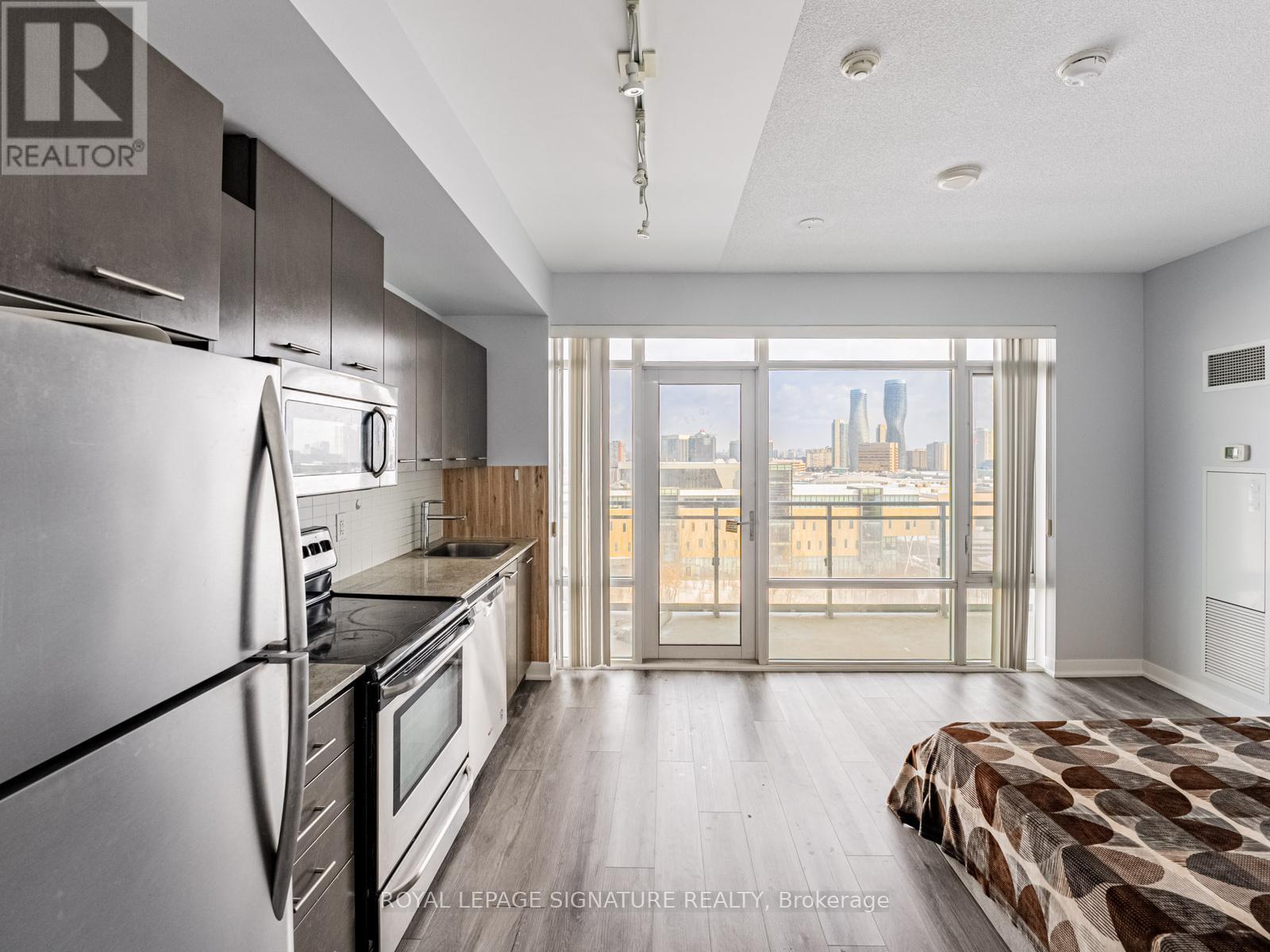 1001 - 360 Square One Drive, Mississauga, Ontario  L5B 0G7 - Photo 9 - W12791878