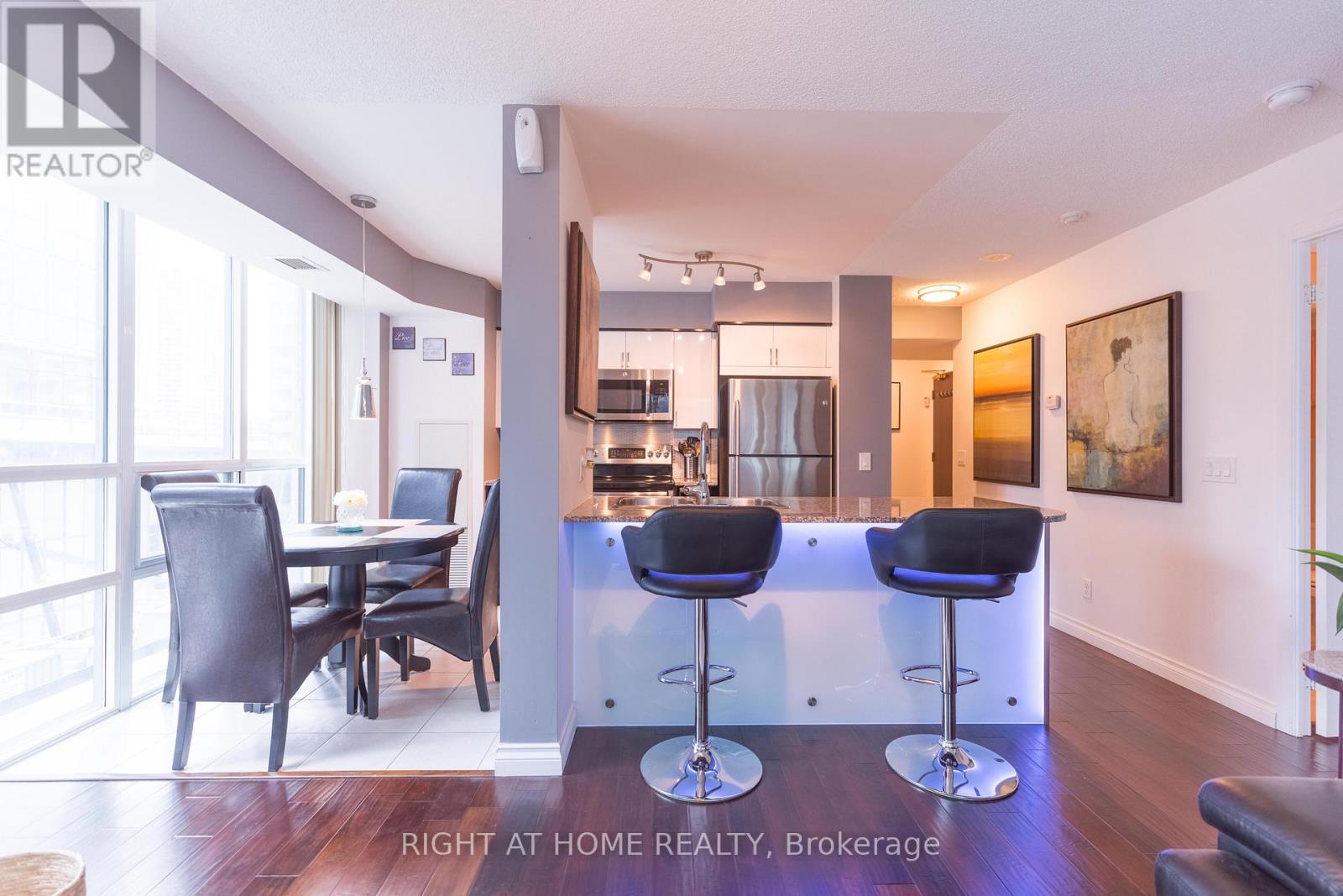 506 - 30 GRAND TRUNK CRESCENT, Toronto, Ontario