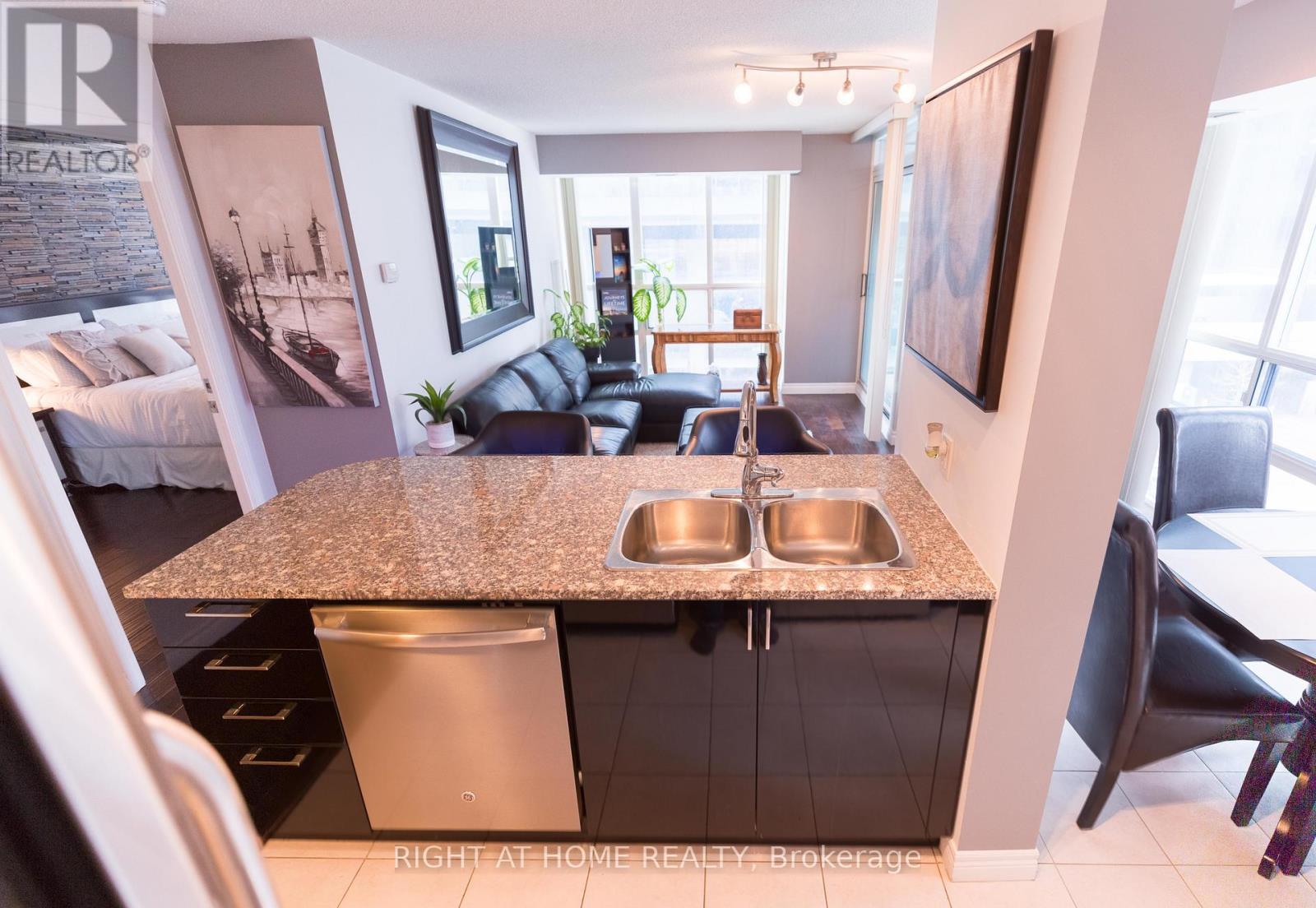 506 - 30 Grand Trunk Crescent, Toronto, Ontario  M5J 3A4 - Photo 10 - C12791894