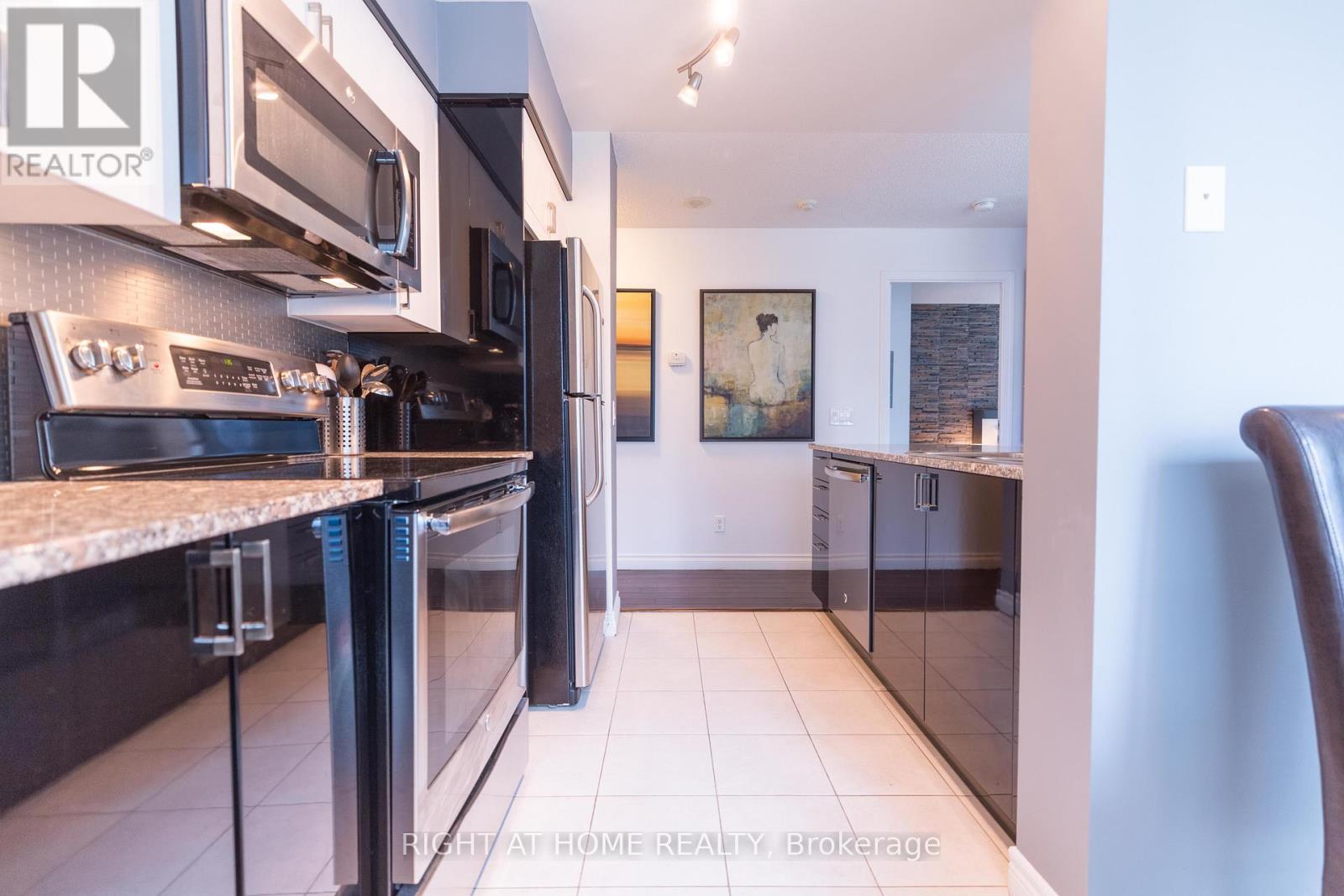 506 - 30 Grand Trunk Crescent, Toronto, Ontario  M5J 3A4 - Photo 12 - C12791894