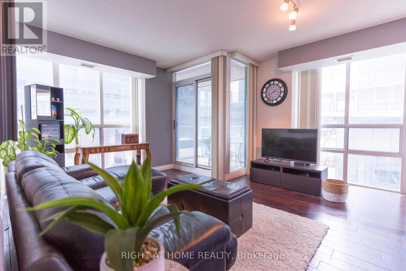 506 - 30 Grand Trunk Crescent, Toronto, Ontario  M5J 3A4 - Photo 14 - C12791894