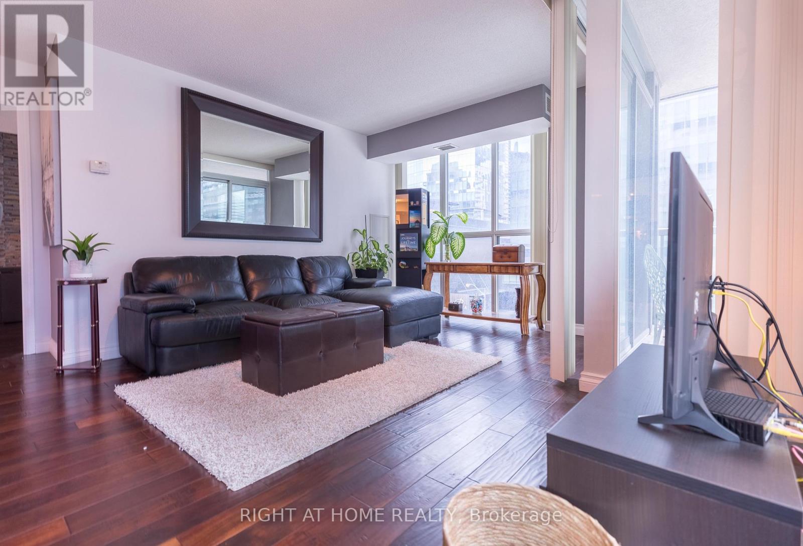 506 - 30 Grand Trunk Crescent, Toronto, Ontario  M5J 3A4 - Photo 15 - C12791894