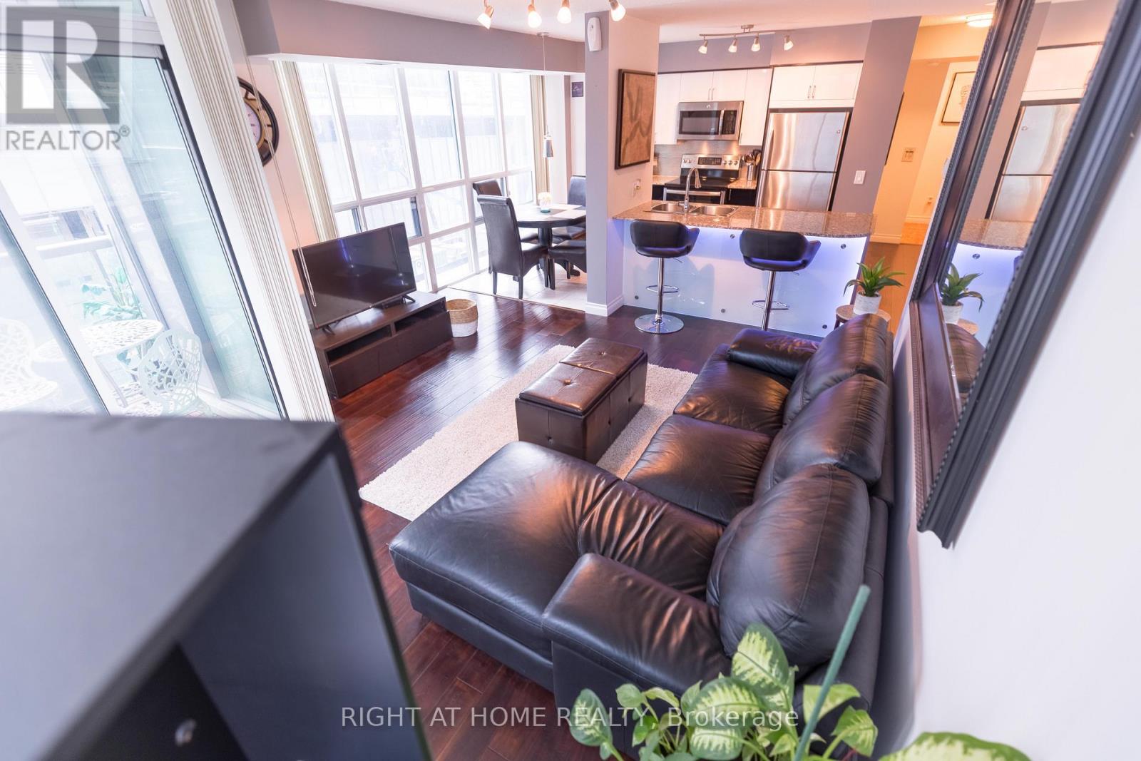 506 - 30 Grand Trunk Crescent, Toronto, Ontario  M5J 3A4 - Photo 16 - C12791894