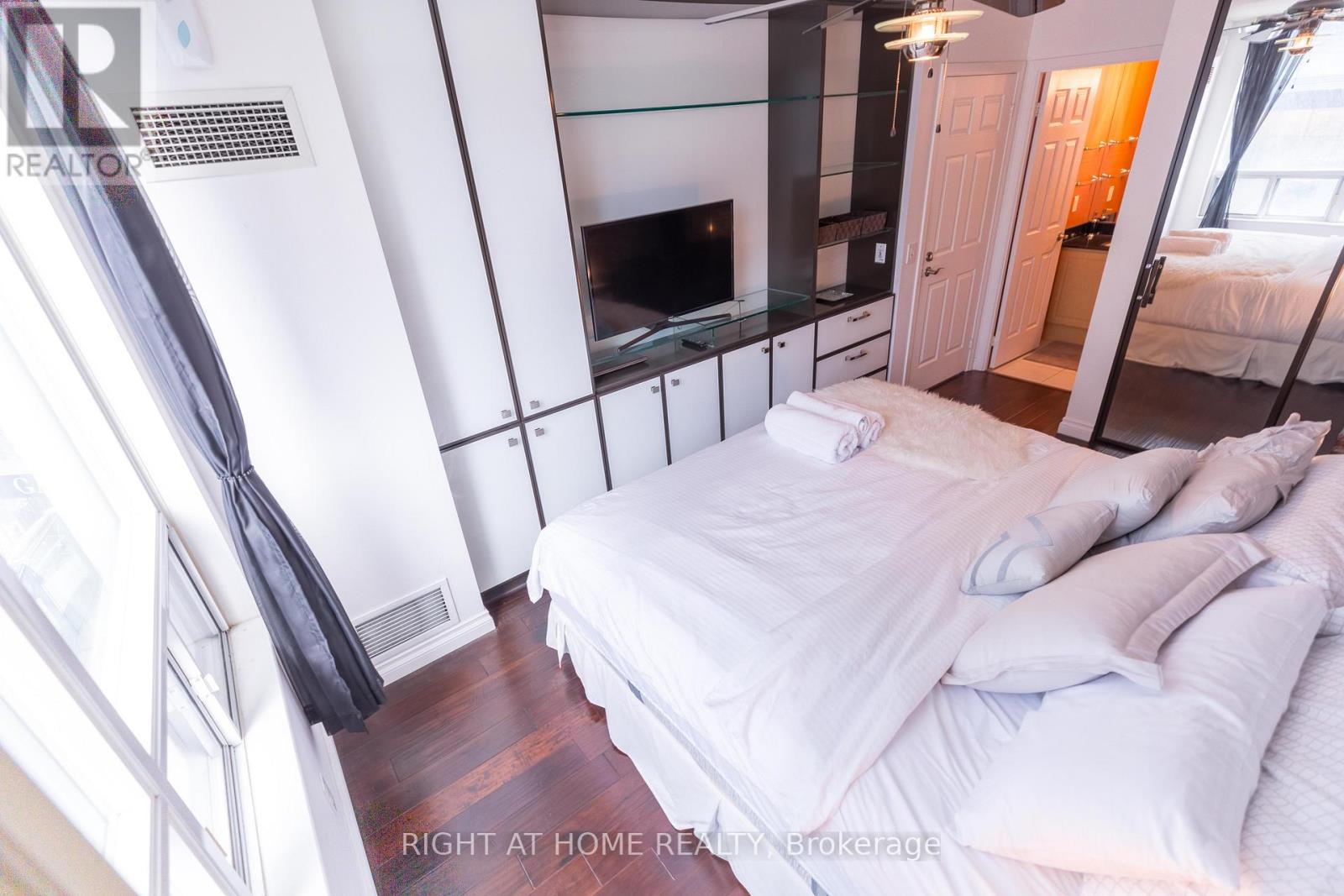 506 - 30 Grand Trunk Crescent, Toronto, Ontario  M5J 3A4 - Photo 19 - C12791894