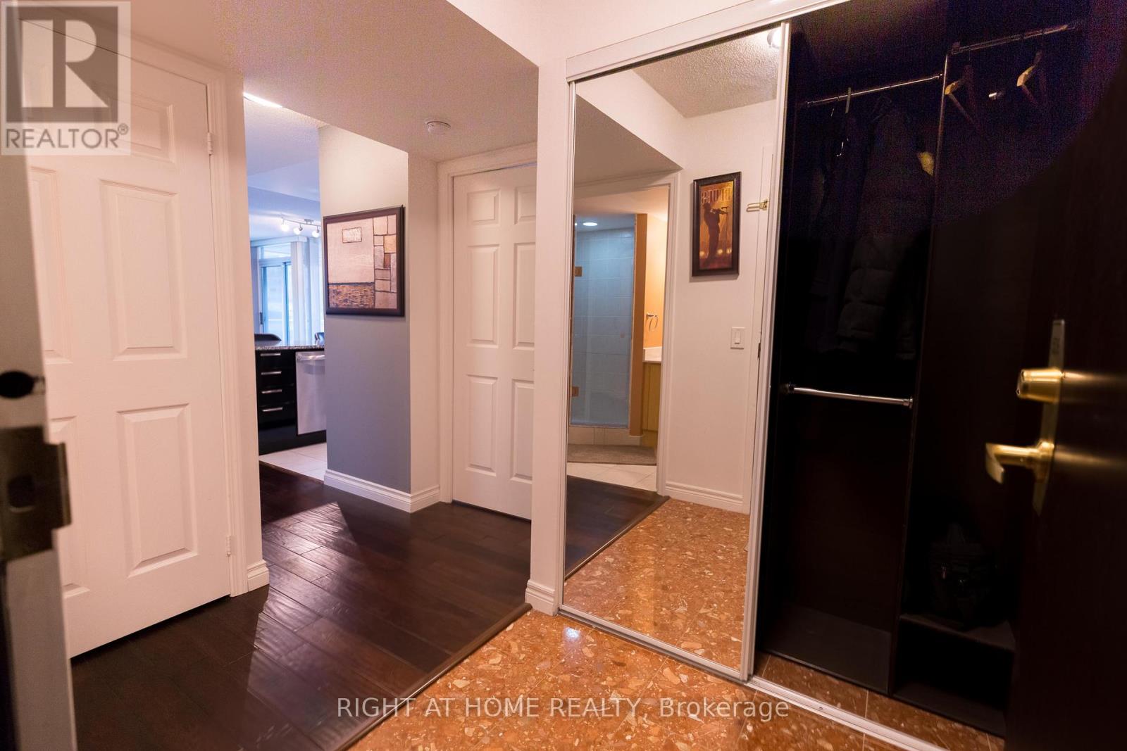 506 - 30 Grand Trunk Crescent, Toronto, Ontario  M5J 3A4 - Photo 2 - C12791894