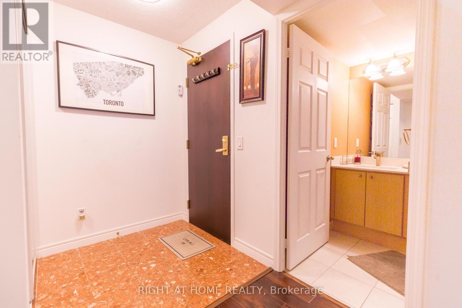 506 - 30 Grand Trunk Crescent, Toronto, Ontario  M5J 3A4 - Photo 3 - C12791894