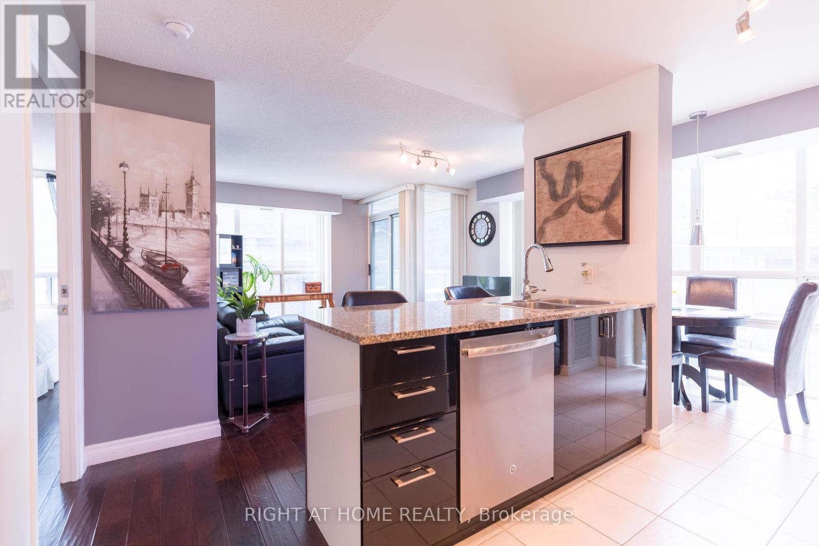 506 - 30 Grand Trunk Crescent, Toronto, Ontario  M5J 3A4 - Photo 6 - C12791894