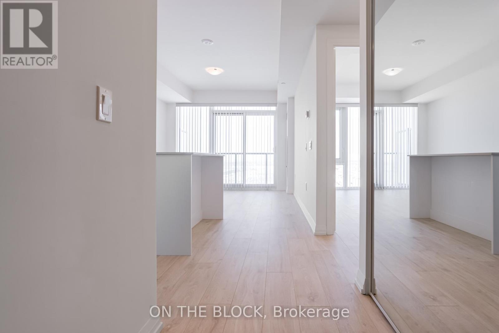 1207 - 27 Korda Gate, Vaughan, Ontario  L4K 0P6 - Photo 4 - N12791896