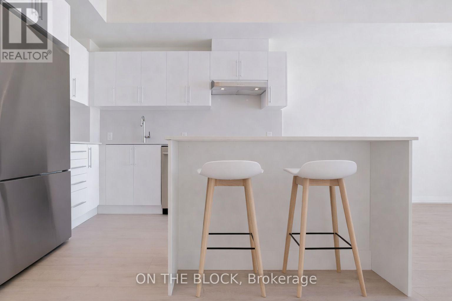 1207 - 27 Korda Gate, Vaughan, Ontario  L4K 0P6 - Photo 5 - N12791896