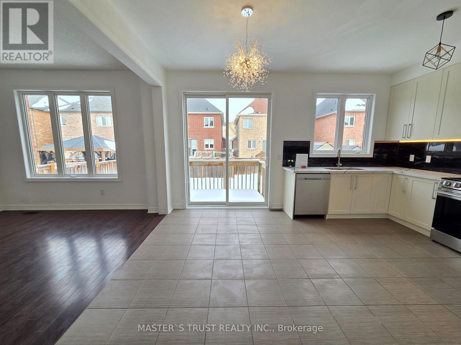 11 Beacon Point Street, Markham (Wismer), Ontario  L6E 0P3 - Photo 2 - N12786832