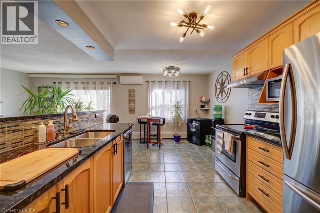 608 Grey Street Unit# 17, Brantford, Ontario  N3S 4Y1 - Photo 2 - 40805089