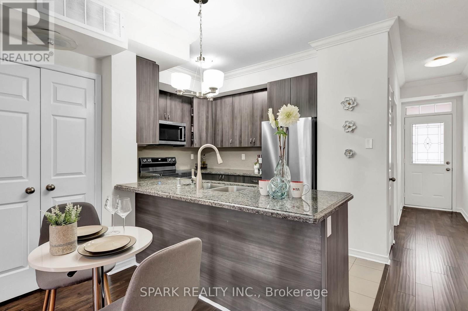 35 - 180 Howden Boulevard, Brampton, Ontario  L6S 0E6 - Photo 6 - W12791904