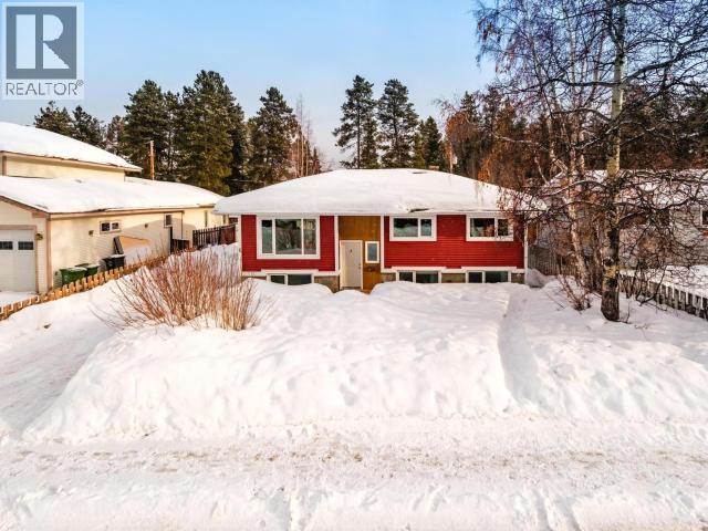 6 Tatchun Road, Whitehorse, Yukon  Y1A 3N9 - Photo 2 - 17063