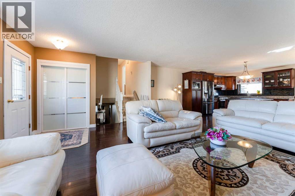 126 Ojibwa Place W, Lethbridge, Alberta  T1K 5K5 - Photo 1 - A2286802