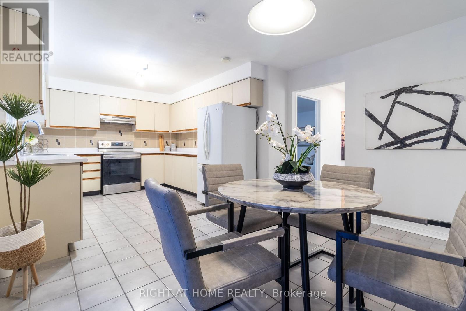 1686 Major Oaks Road, Pickering, Ontario  L1X 1X1 - Photo 12 - E12791930