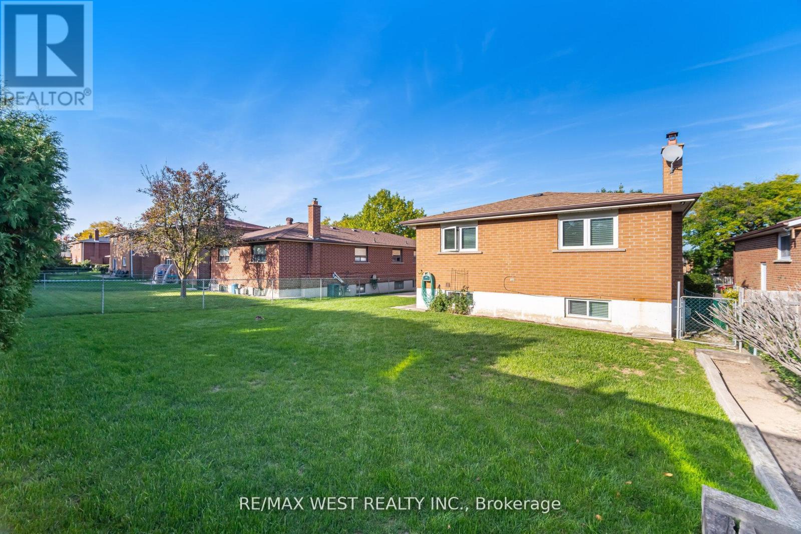 17 Malcolm Crescent, Brampton, Ontario  L6S 3C7 - Photo 32 - W12679760