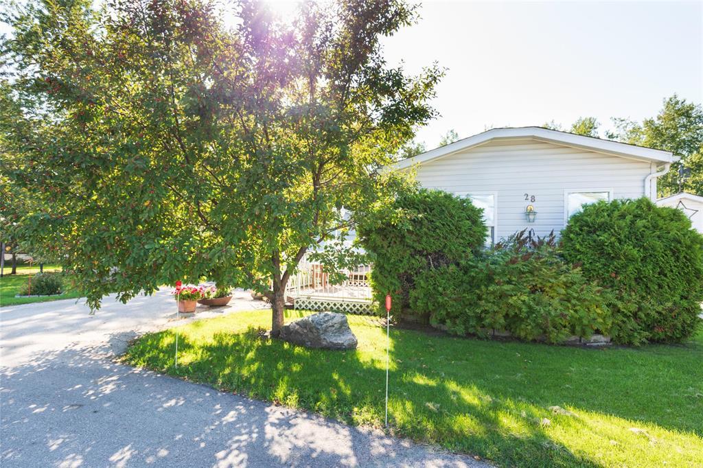 28 Aspen Estate Road, Steinbach, Manitoba  R5G 2J7 - Photo 1 - 202602693