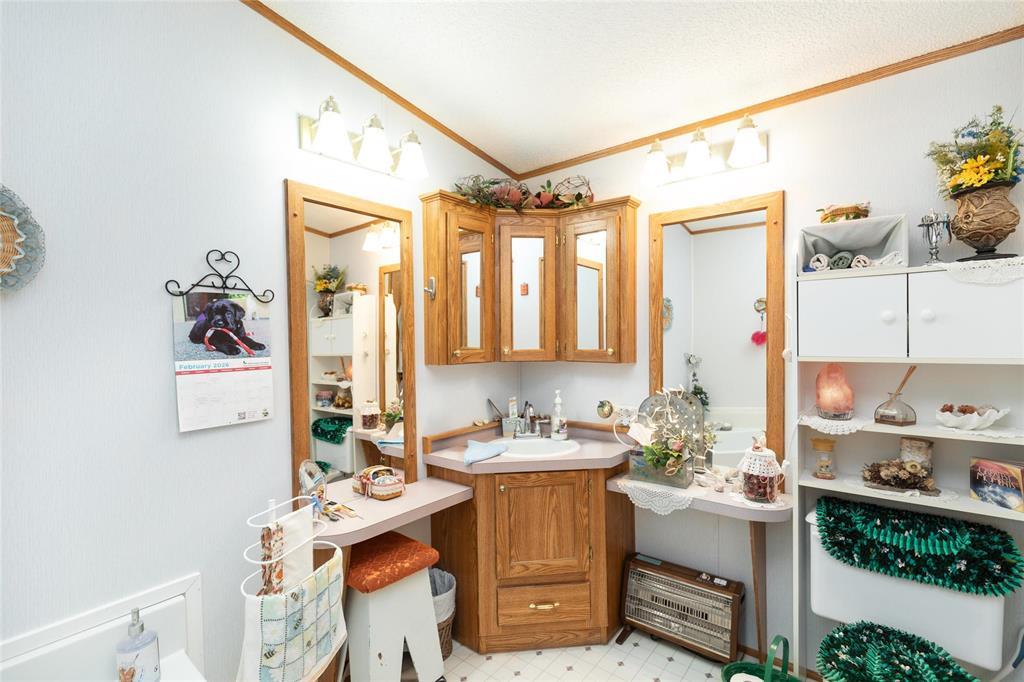 28 Aspen Estate Road, Steinbach, Manitoba  R5G 2J7 - Photo 18 - 202602693