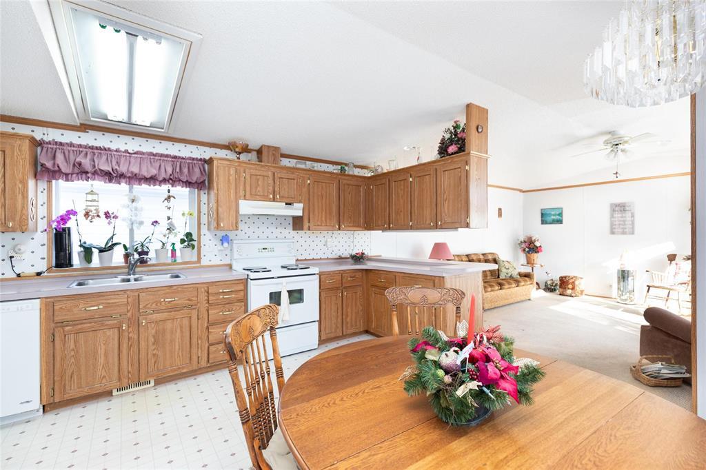 28 Aspen Estate Road, Steinbach, Manitoba  R5G 2J7 - Photo 6 - 202602693