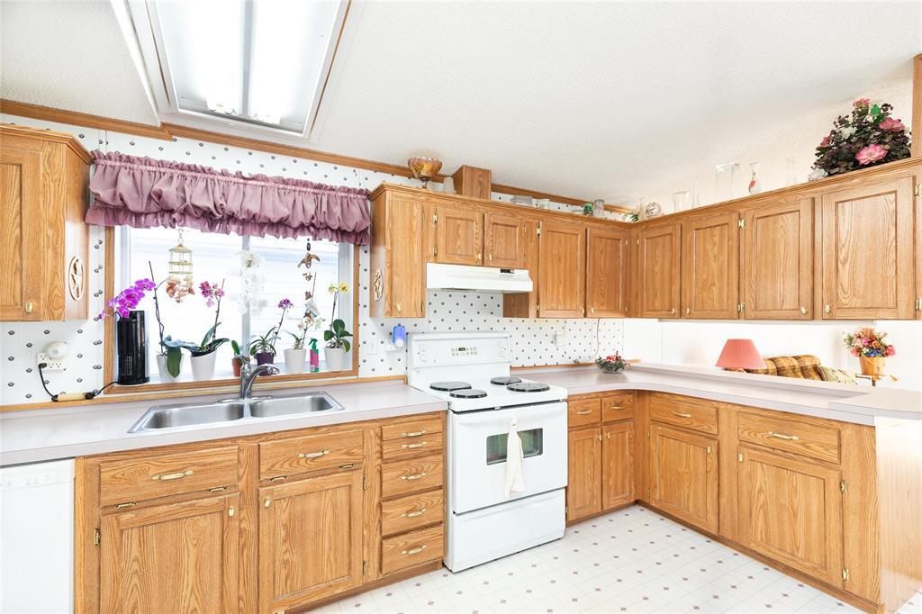 28 Aspen Estate Road, Steinbach, Manitoba  R5G 2J7 - Photo 7 - 202602693