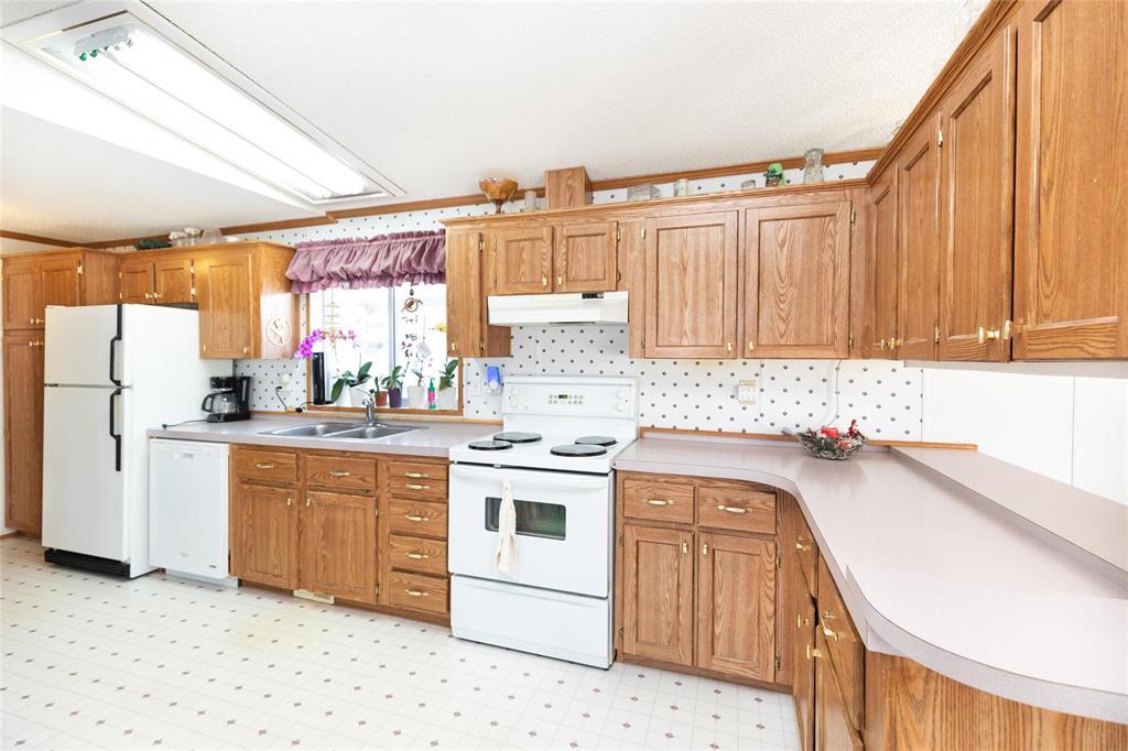 28 Aspen Estate Road, Steinbach, Manitoba  R5G 2J7 - Photo 8 - 202602693