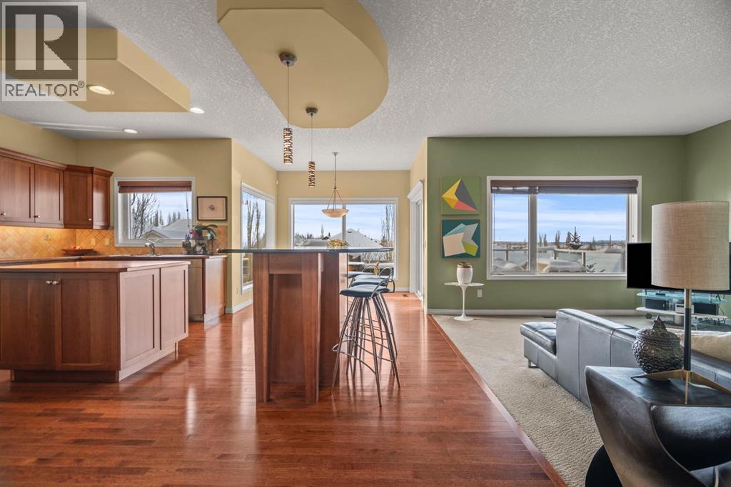 153 Crestridge Way Sw, Calgary, Alberta  T3B 5Z3 - Photo 4 - A2283540