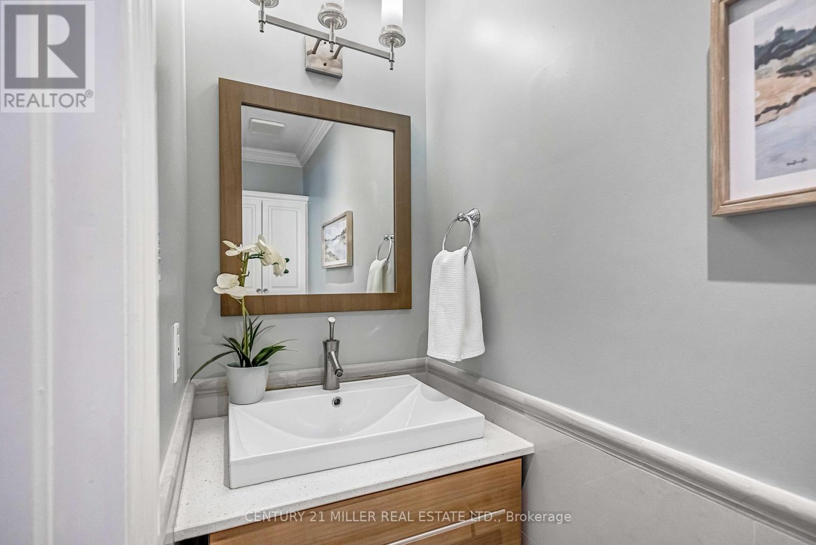 428 Hendrie Avenue, Burlington, Ontario  L7T 1E2 - Photo 18 - W12791954