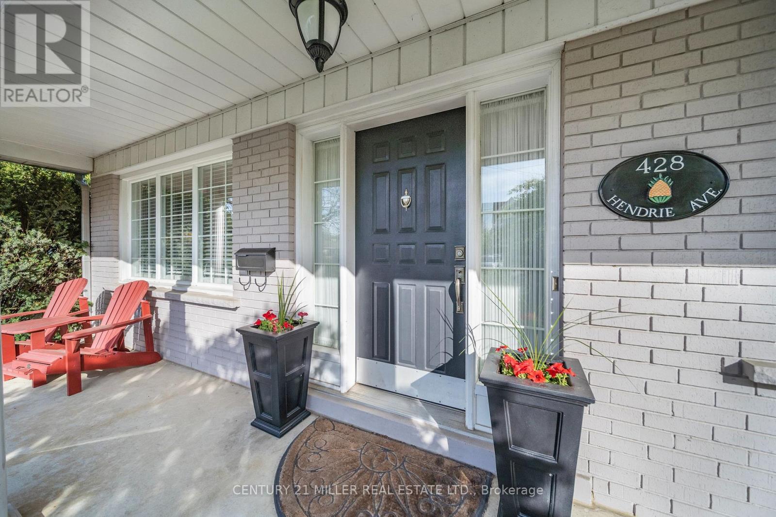 428 Hendrie Avenue, Burlington, Ontario  L7T 1E2 - Photo 4 - W12791954