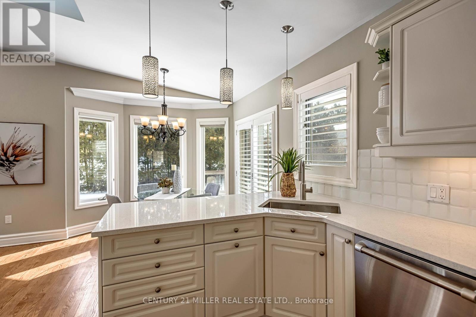 428 Hendrie Avenue, Burlington, Ontario  L7T 1E2 - Photo 8 - W12791954