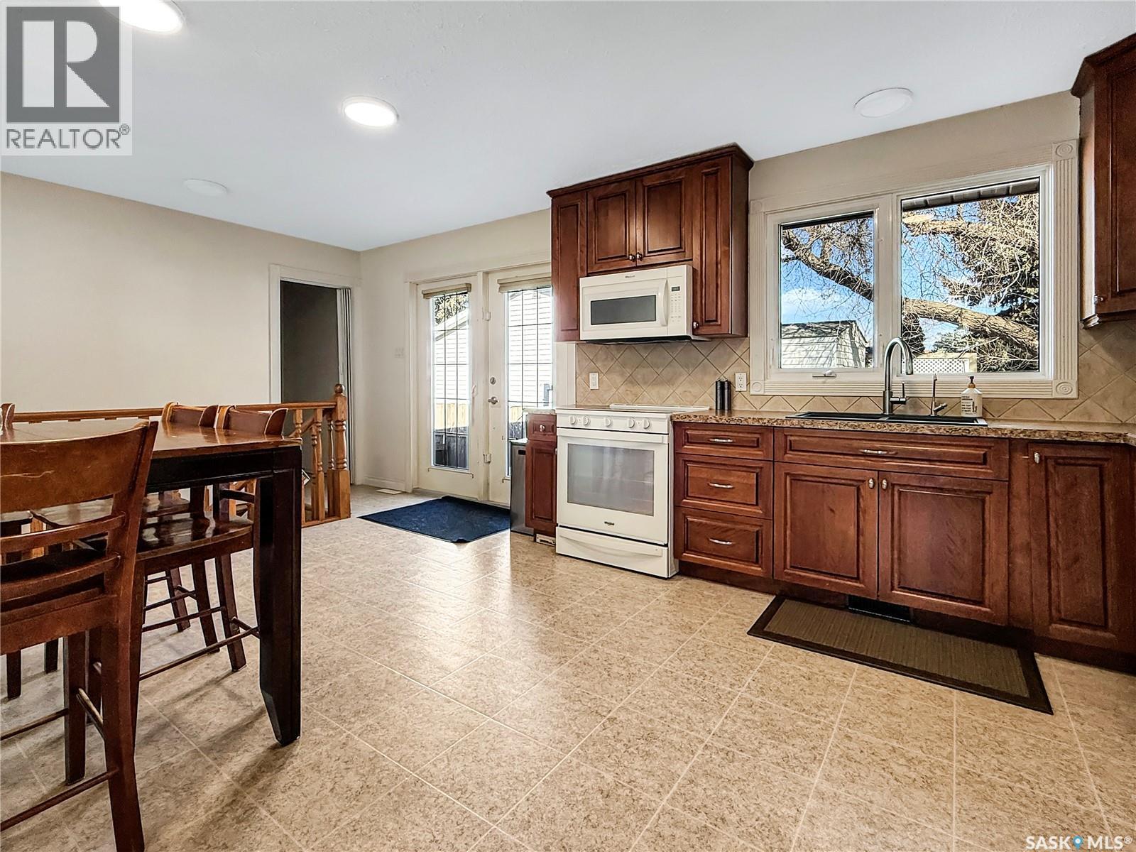 372 Hayes Drive, Swift Current, Saskatchewan  S9H 4H1 - Photo 5 - SK028600