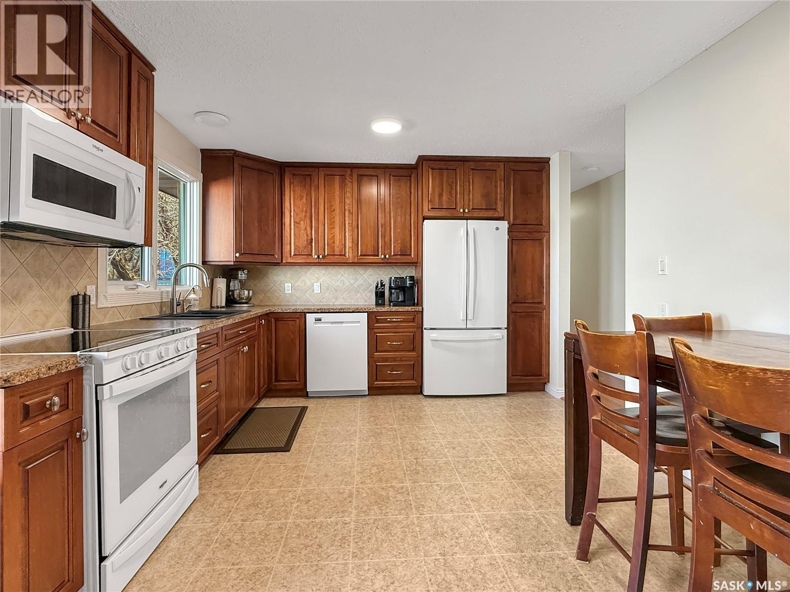 372 Hayes Drive, Swift Current, Saskatchewan  S9H 4H1 - Photo 6 - SK028600