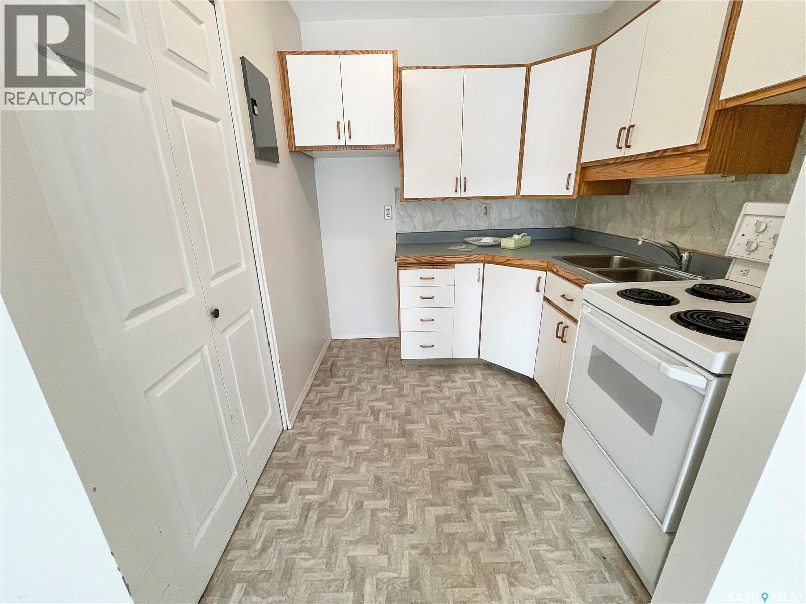 4361 Price Avenue, Gull Lake, Saskatchewan  S0N 1A0 - Photo 18 - SK028580