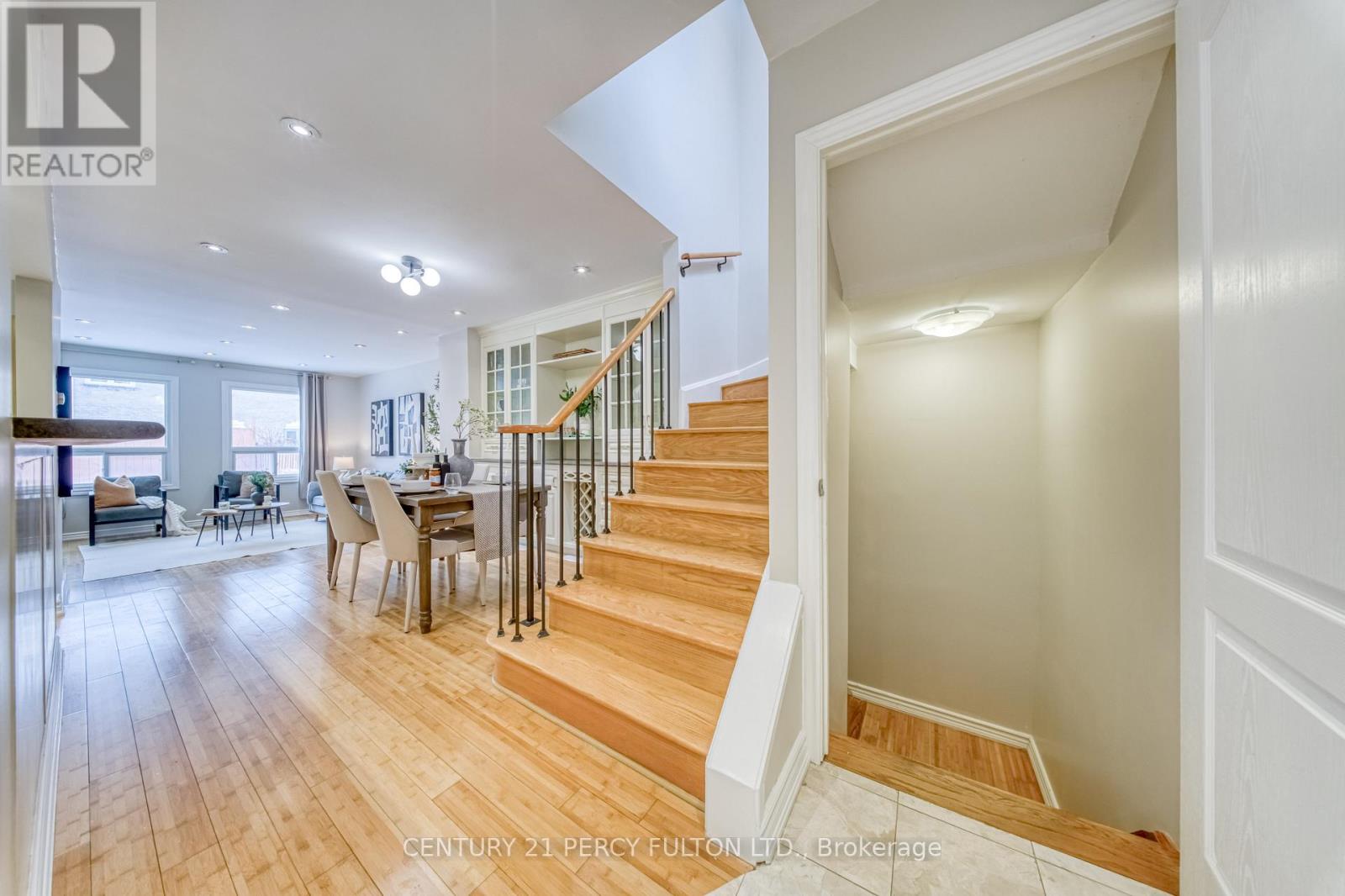 49 Moonlight Lane, Richmond Hill, Ontario  L4C 8K5 - Photo 2 - N12791960