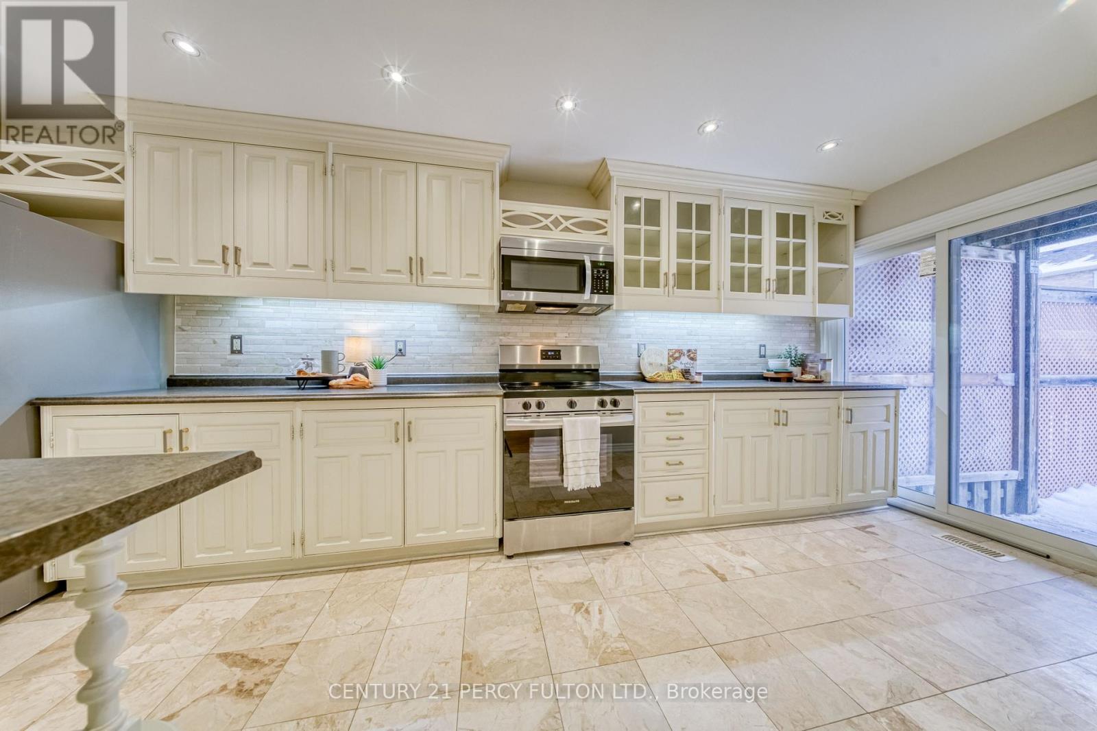 49 Moonlight Lane, Richmond Hill, Ontario  L4C 8K5 - Photo 7 - N12791960