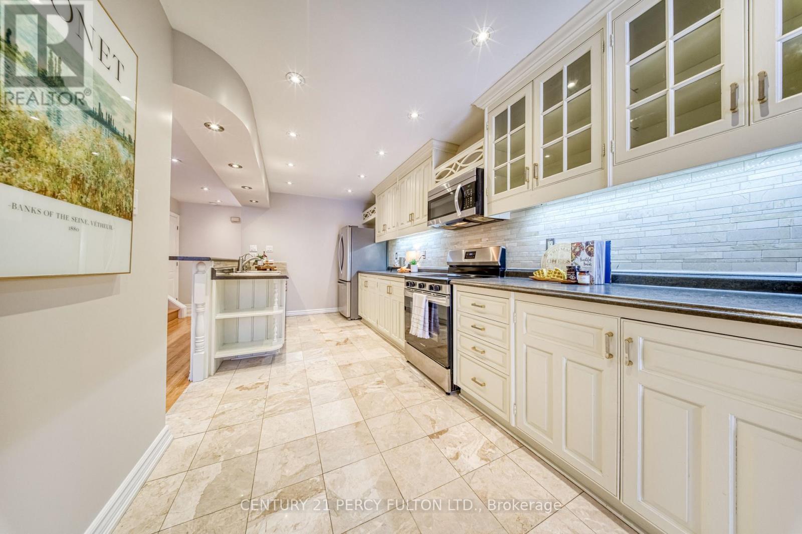 49 Moonlight Lane, Richmond Hill, Ontario  L4C 8K5 - Photo 8 - N12791960