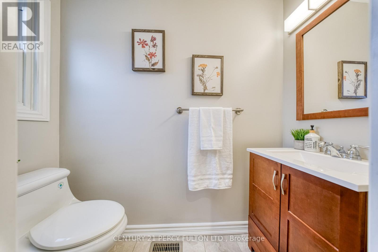 49 Moonlight Lane, Richmond Hill, Ontario  L4C 8K5 - Photo 9 - N12791960