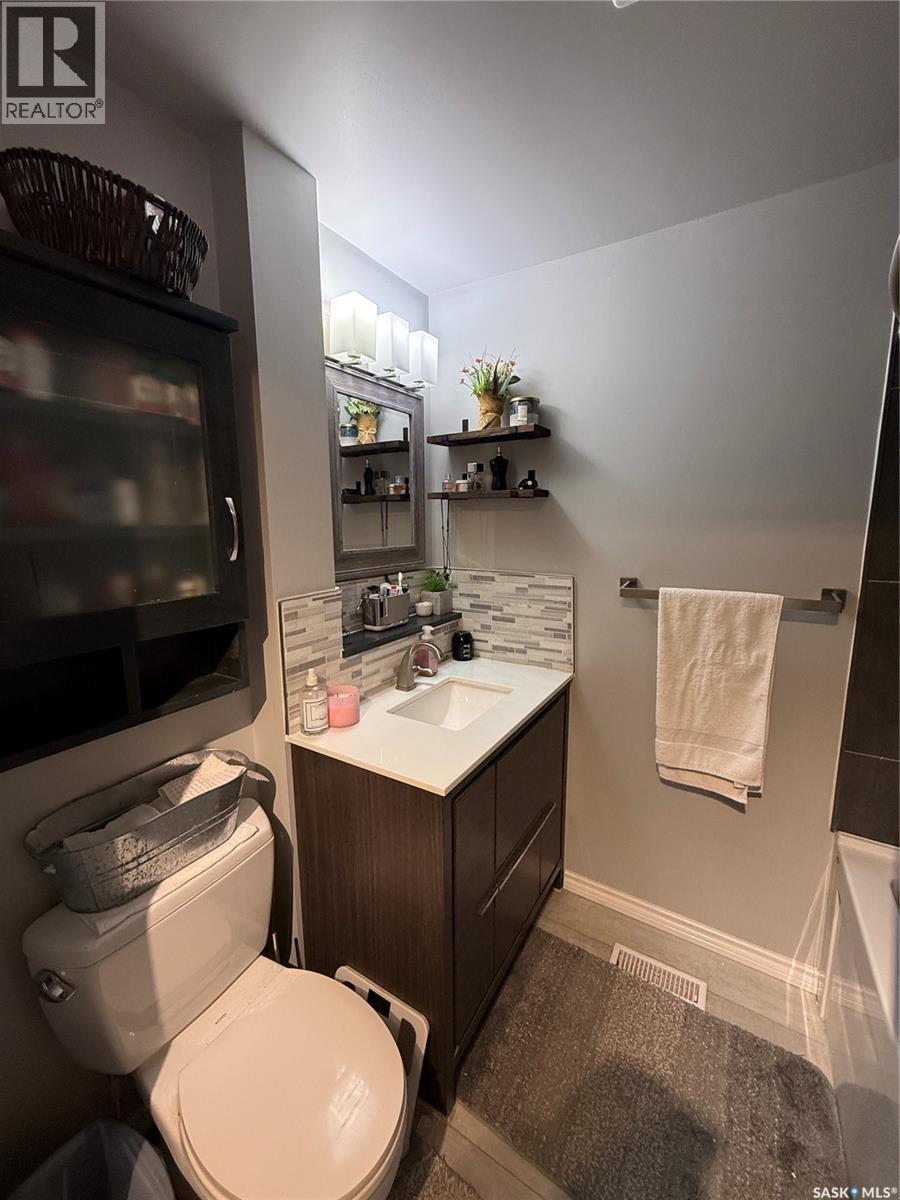 711 Luten Avenue, Radville, Saskatchewan  S0C 2G0 - Photo 12 - SK028654