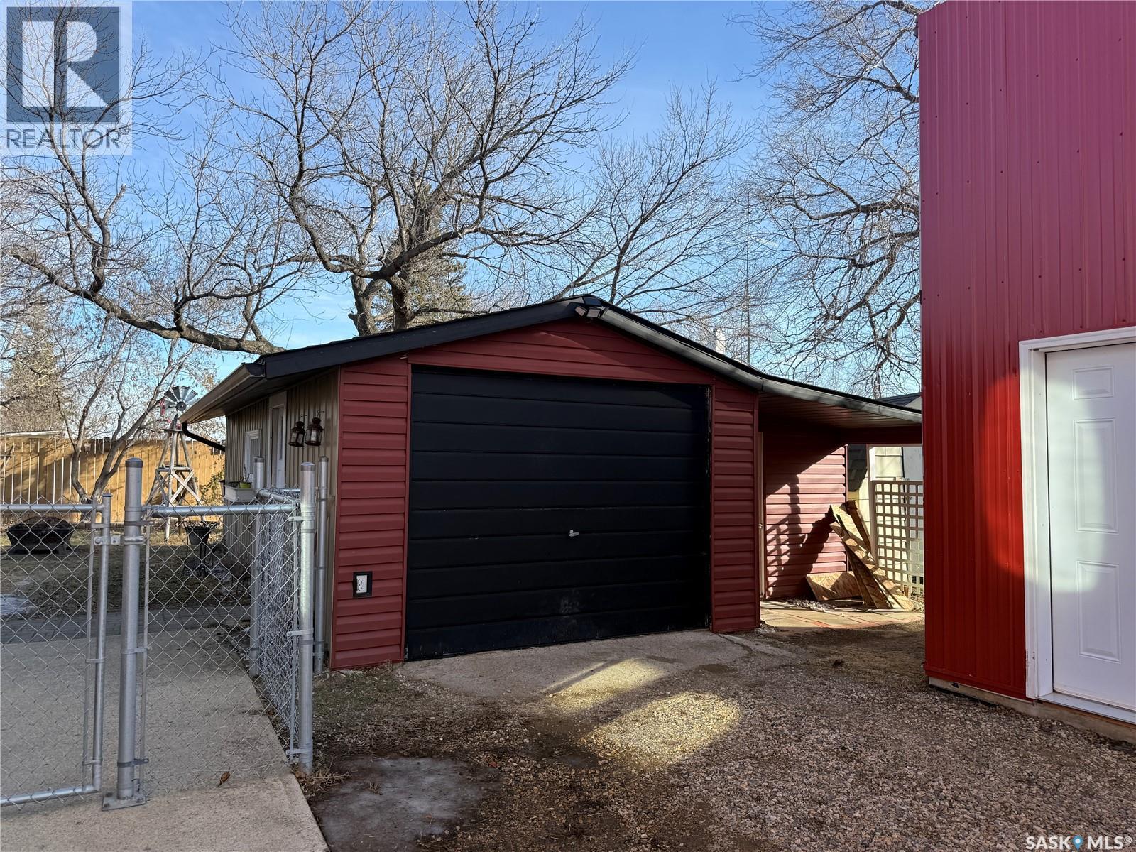 711 Luten Avenue, Radville, Saskatchewan  S0C 2G0 - Photo 28 - SK028654