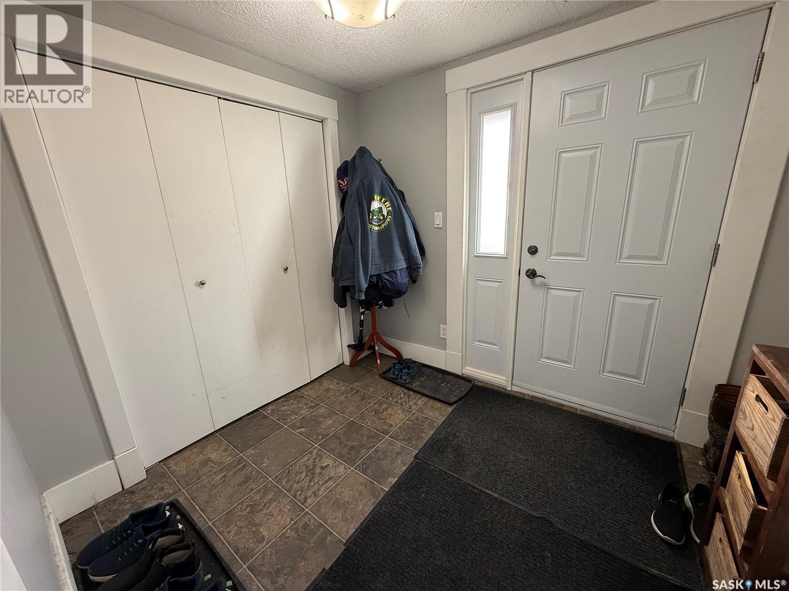 711 Luten Avenue, Radville, Saskatchewan  S0C 2G0 - Photo 3 - SK028654