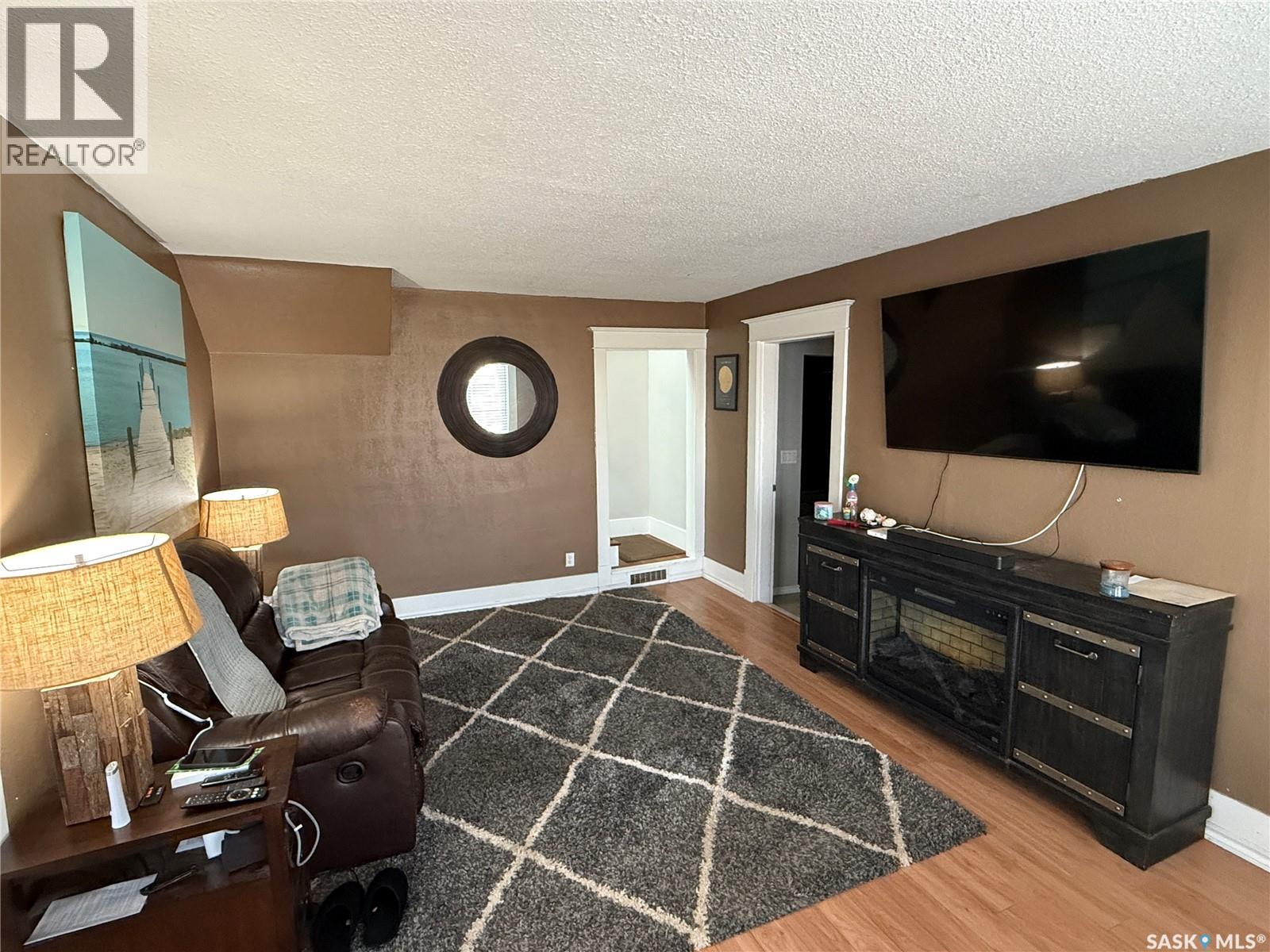 711 Luten Avenue, Radville, Saskatchewan  S0C 2G0 - Photo 5 - SK028654