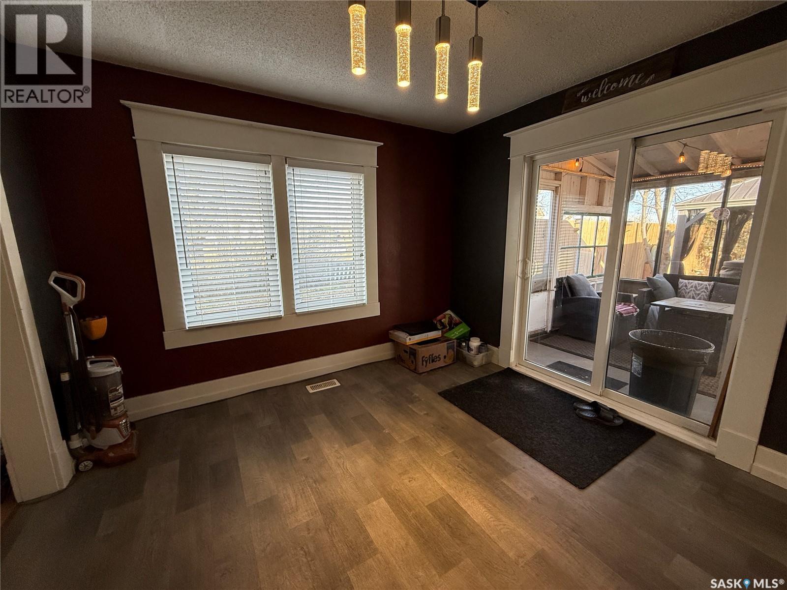 711 Luten Avenue, Radville, Saskatchewan  S0C 2G0 - Photo 7 - SK028654