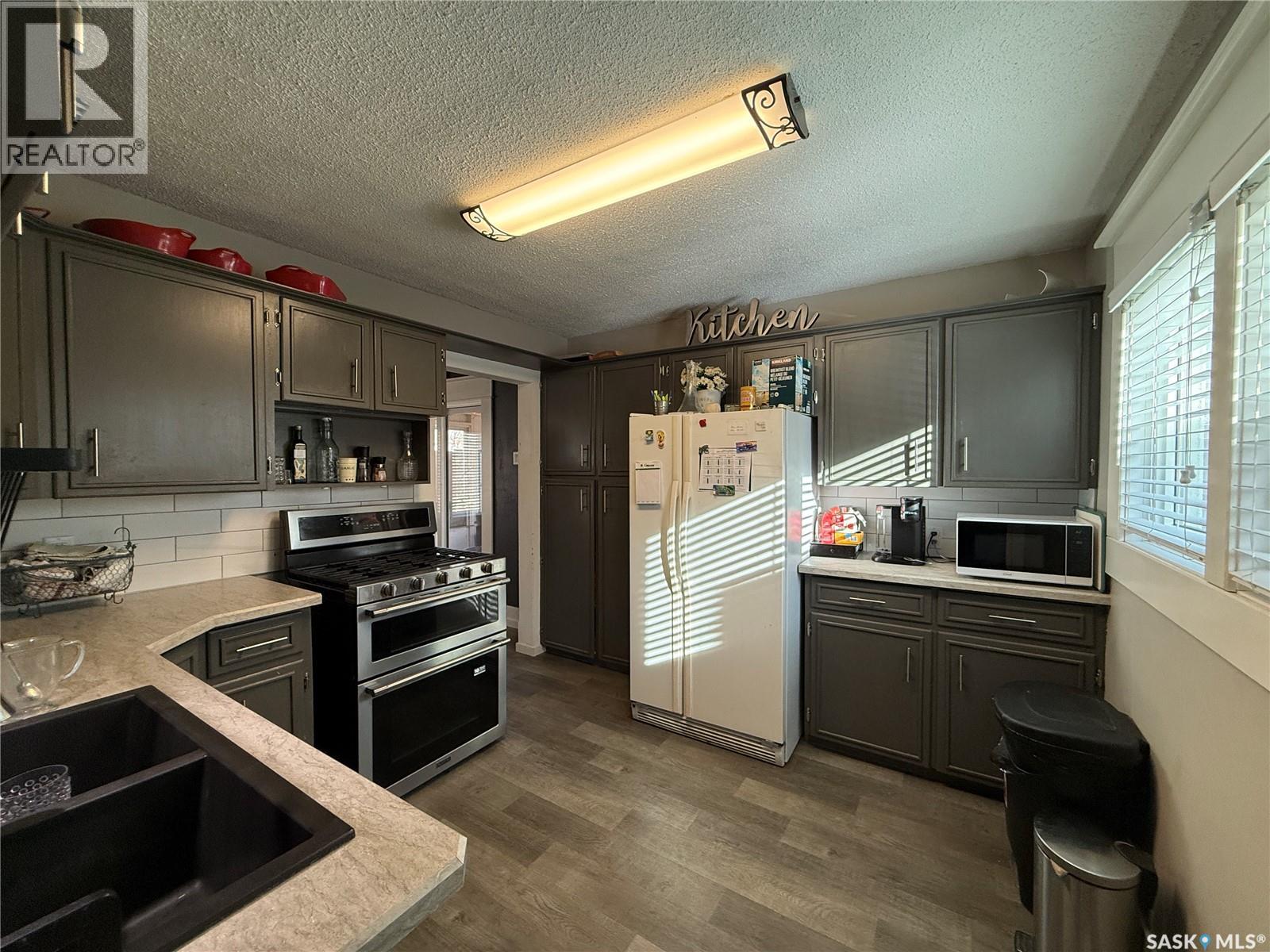 711 Luten Avenue, Radville, Saskatchewan  S0C 2G0 - Photo 8 - SK028654