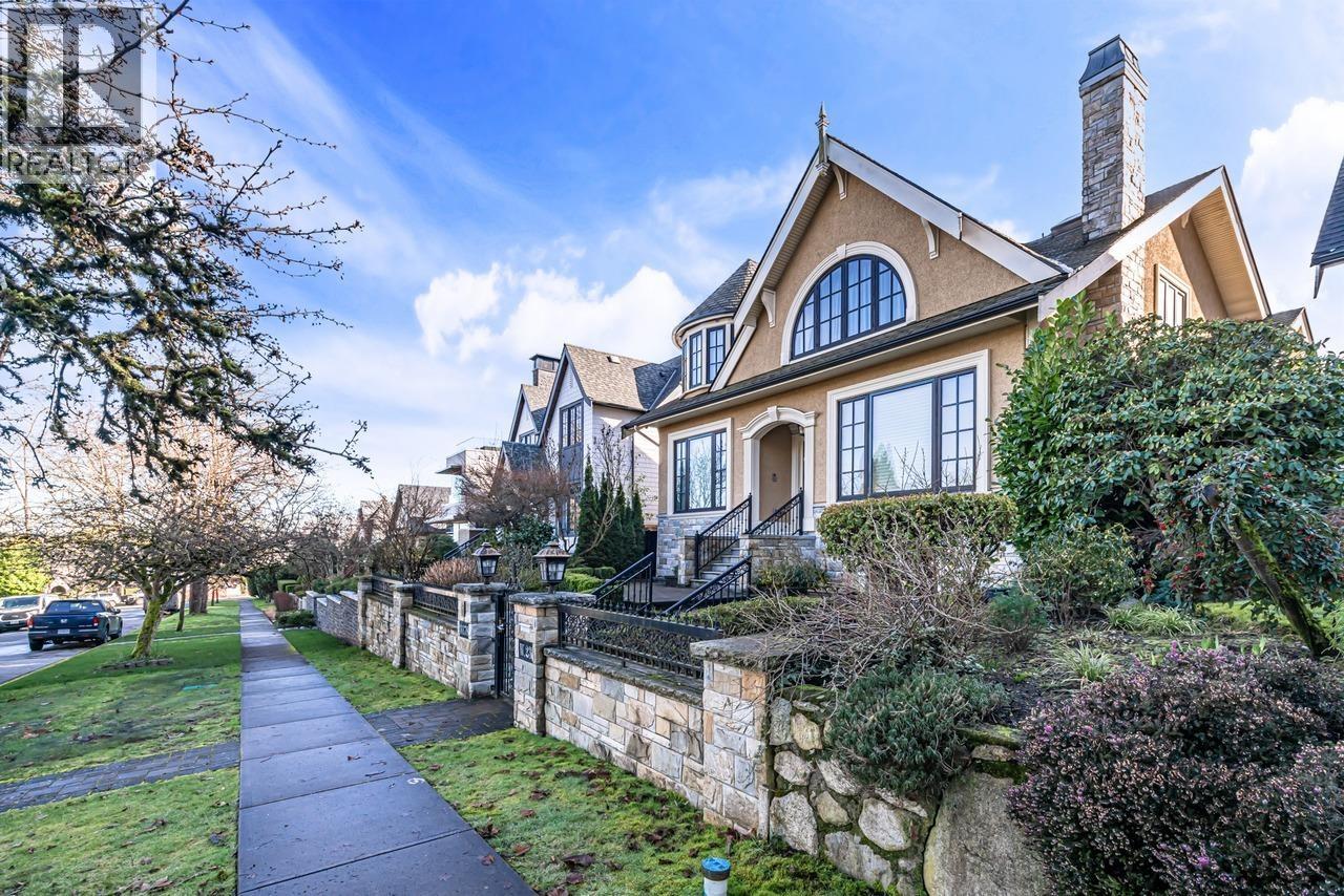 Listing Picture 2 of 40 : 3178 W 23RD AVENUE, Vancouver / 溫哥華 - 魯藝地產 Yvonne Lu Group - MLS Medallion Club Member