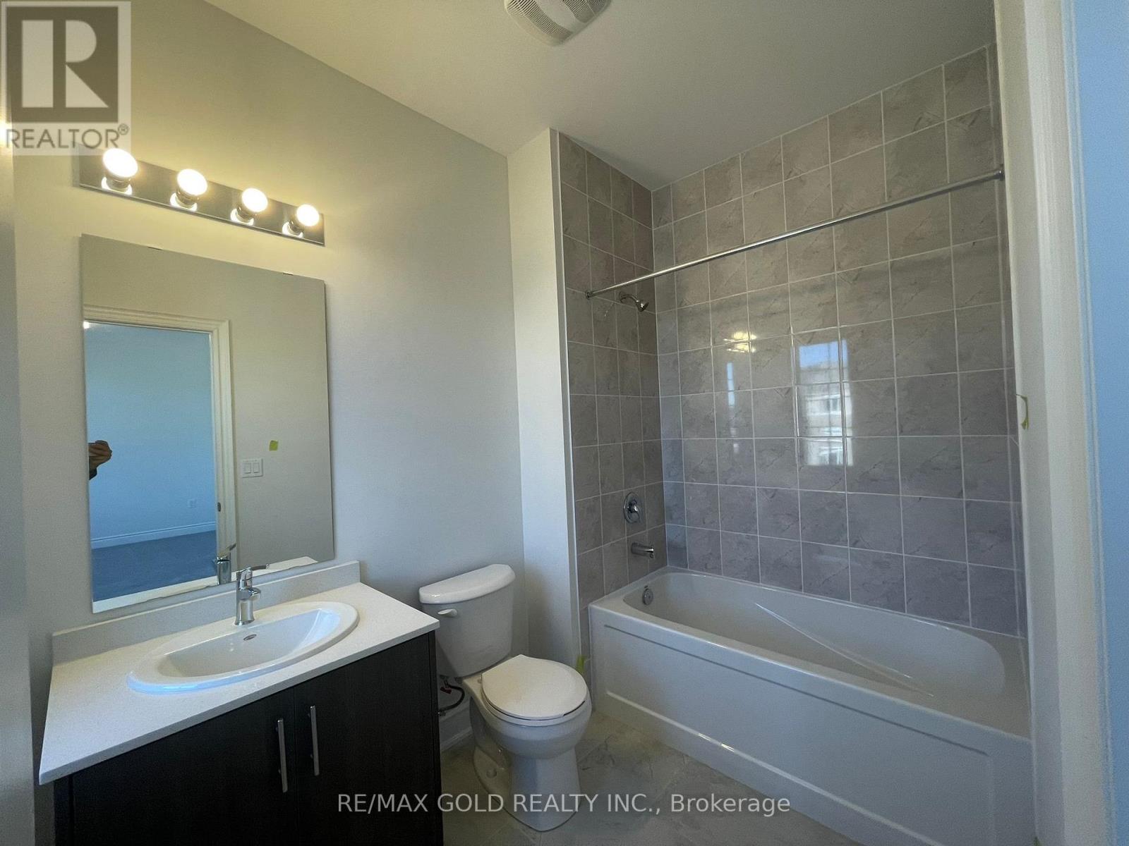 31 Dolomite Drive, Brampton, Ontario  L6P 4R6 - Photo 19 - W12791966