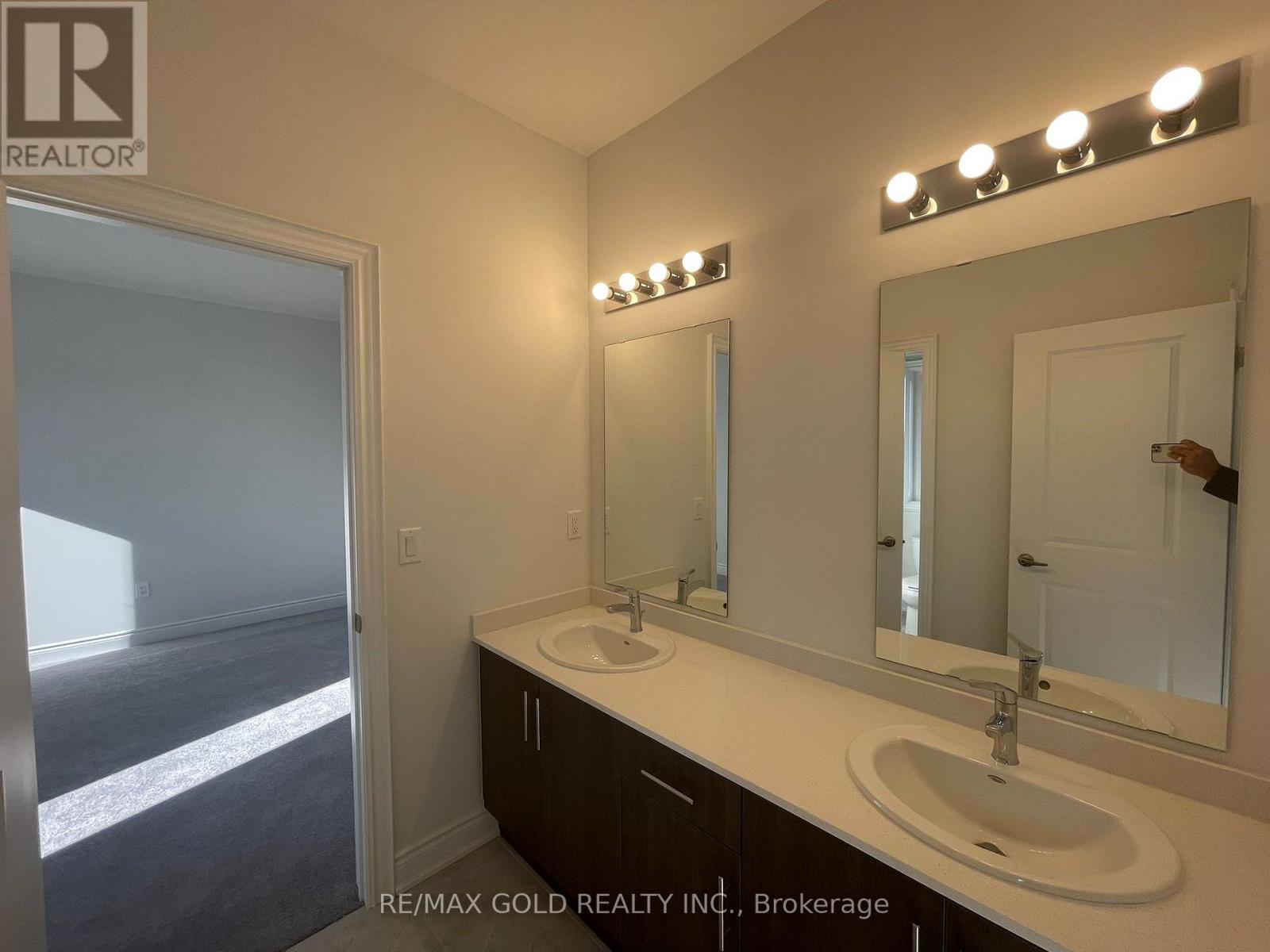 31 Dolomite Drive, Brampton, Ontario  L6P 4R6 - Photo 29 - W12791966