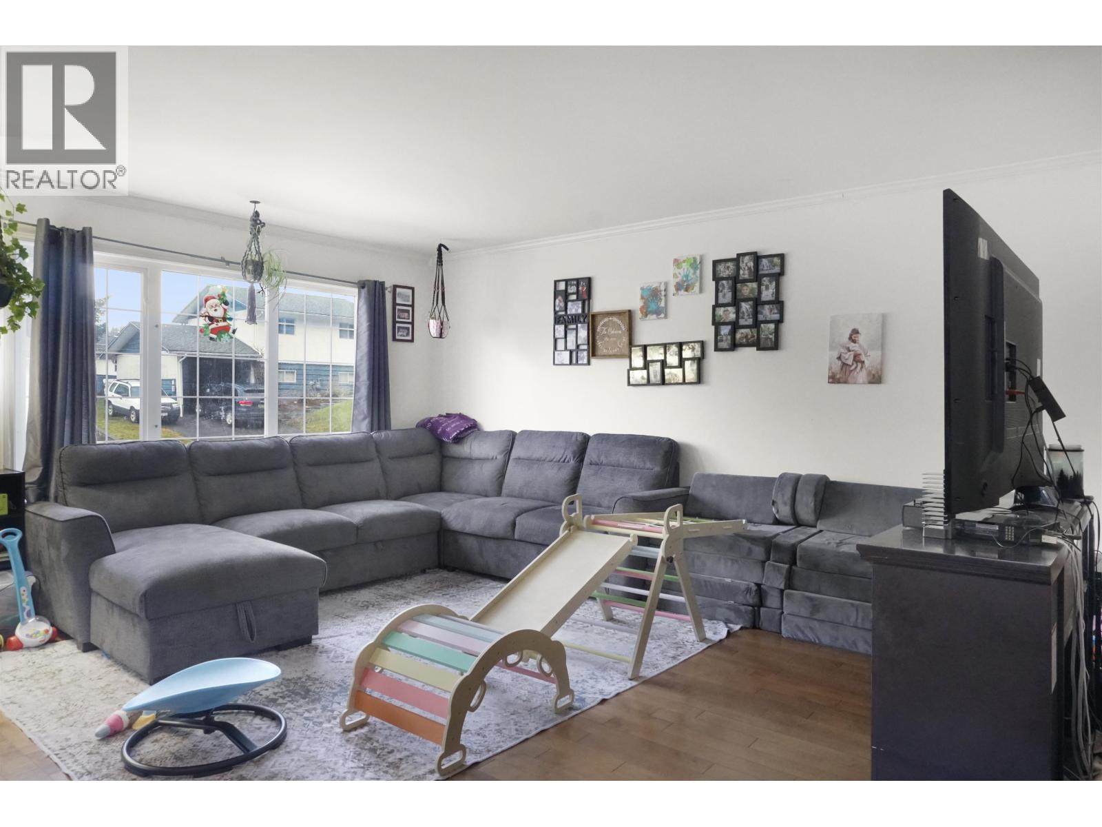 63 Dunn Street, Kitimat, British Columbia  V8C 1C6 - Photo 3 - R3089889