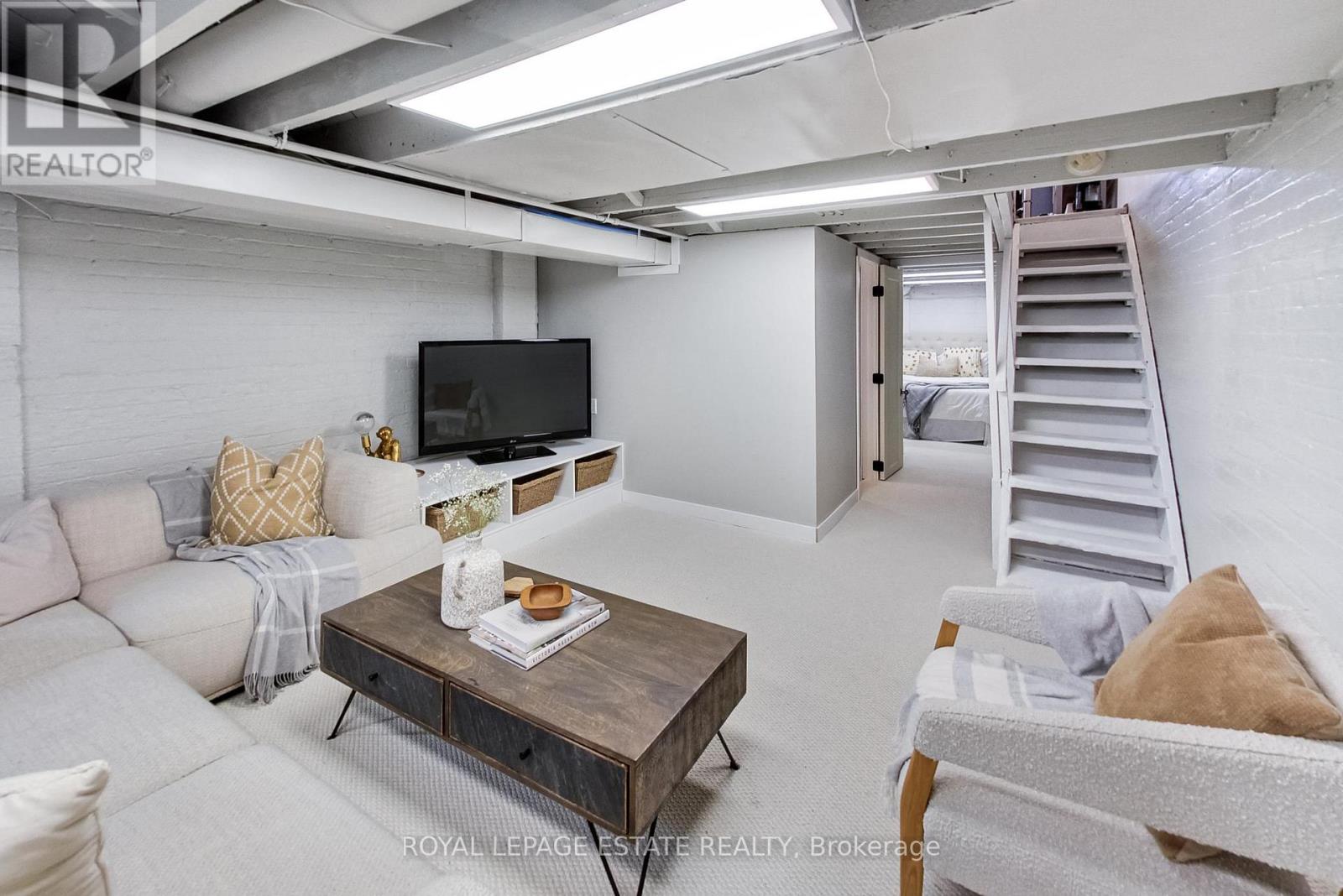 204 Queensdale Avenue, Toronto, Ontario  M4C 2A9 - Photo 21 - E12792002